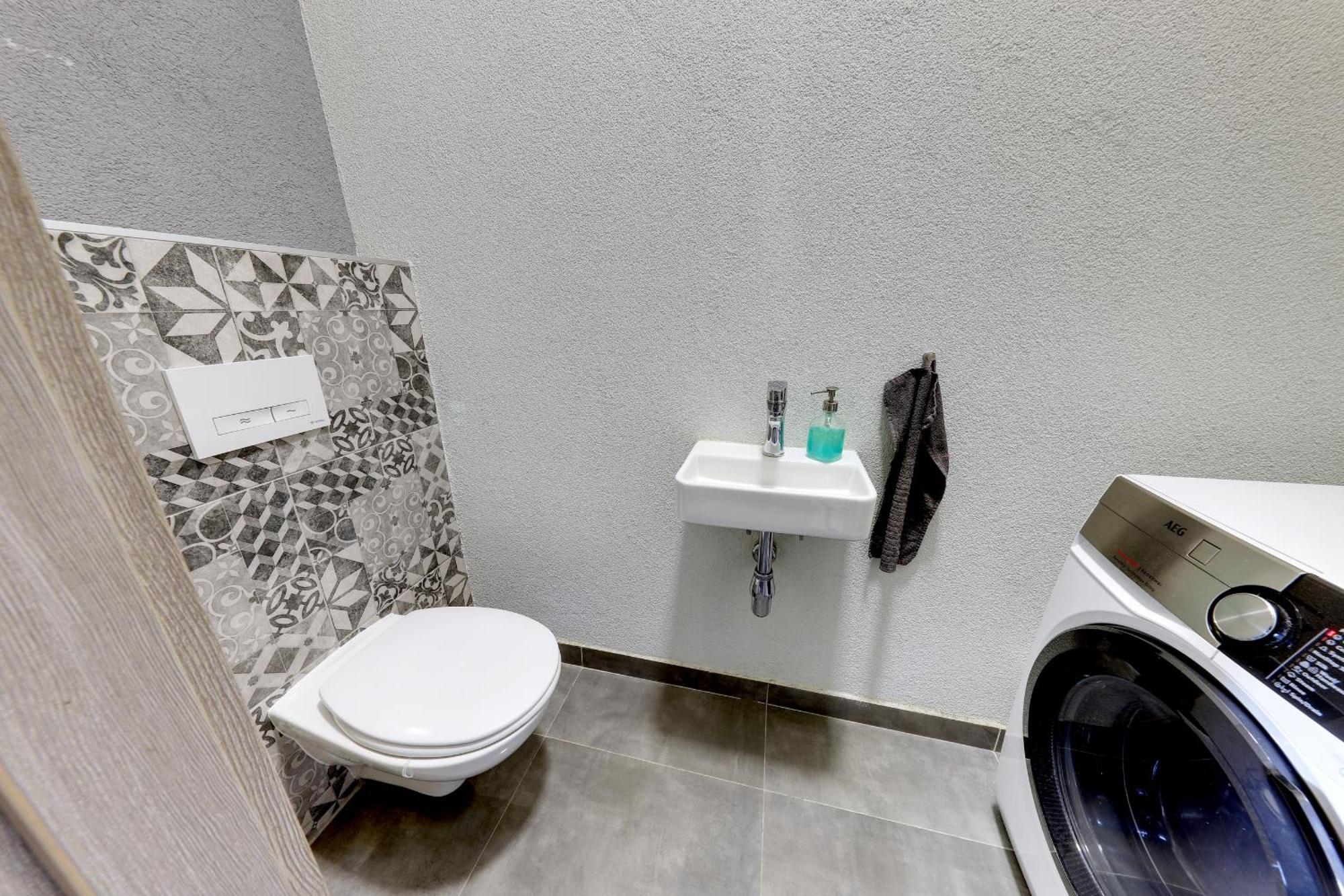Lovely 2-Bedroom Apartment In Centre Of Bratislava Exterior foto
